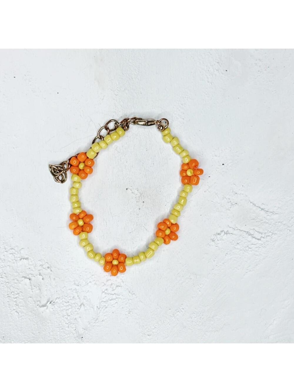 5861u. Yellow Seed Bead Daisy Bracelet